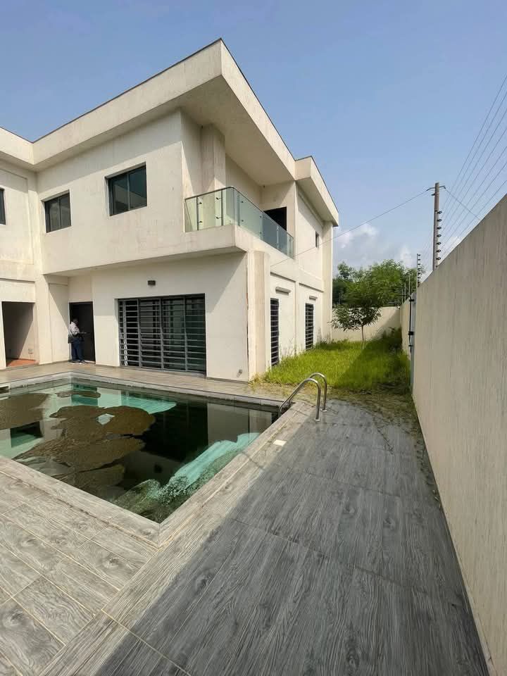 Duplex de (6) pièces avec piscine haut standing déjà meublé
