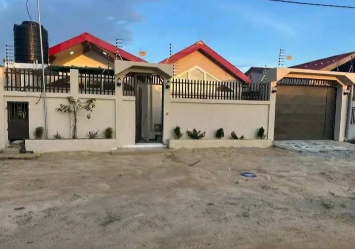 VILLA BASSE DE 4 PIÈCES