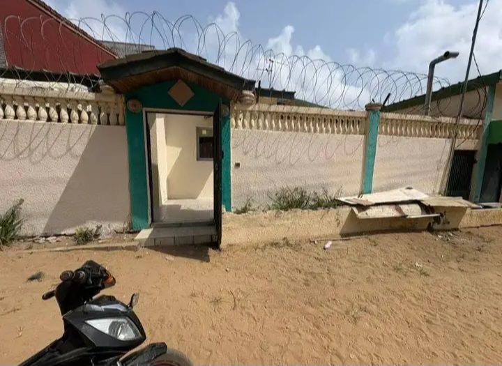 Villa basse de (04) pièces