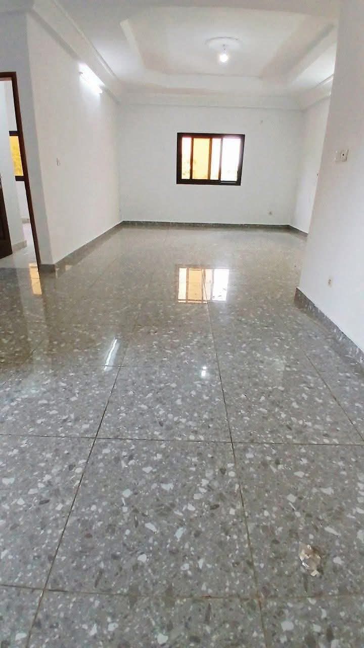 Bel appartement de (03) pièces à louer au 1er étage