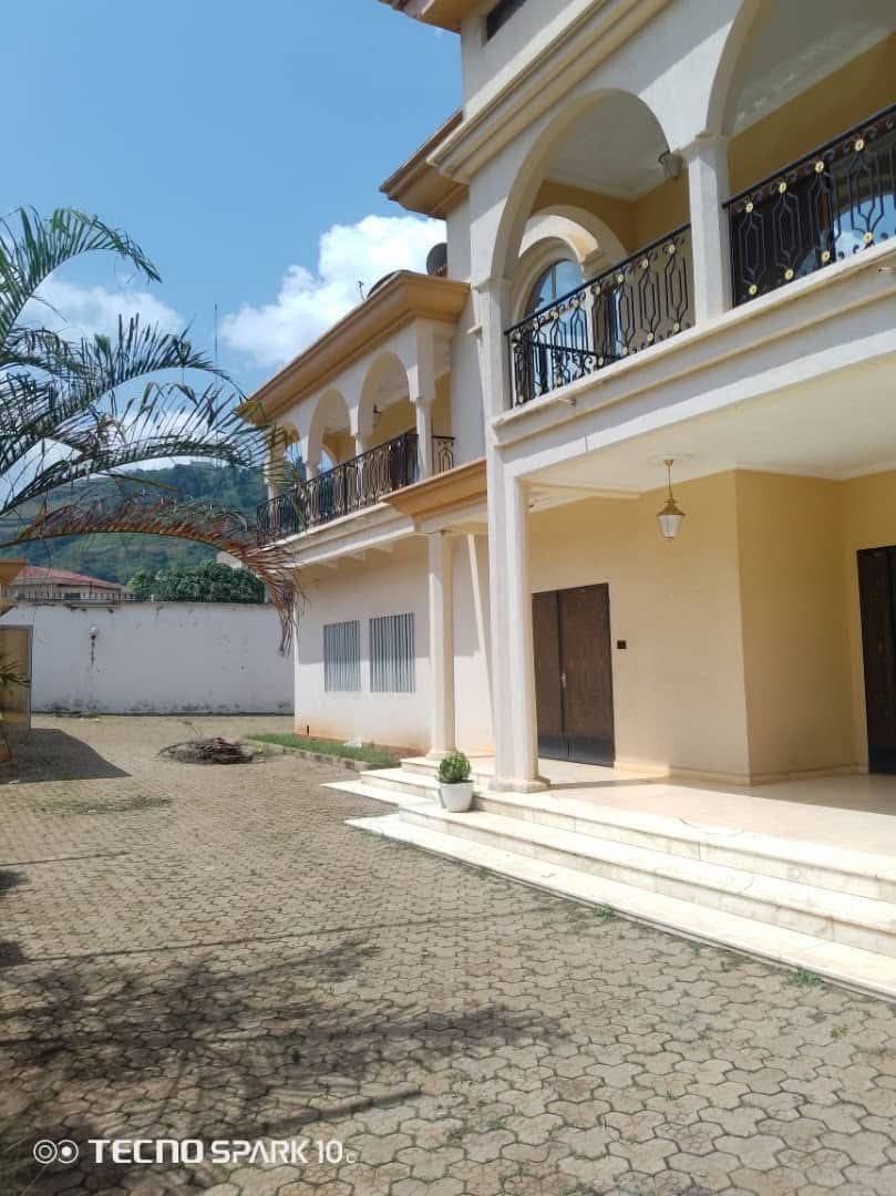 Une Villa duplex a usage bureau ou habitation