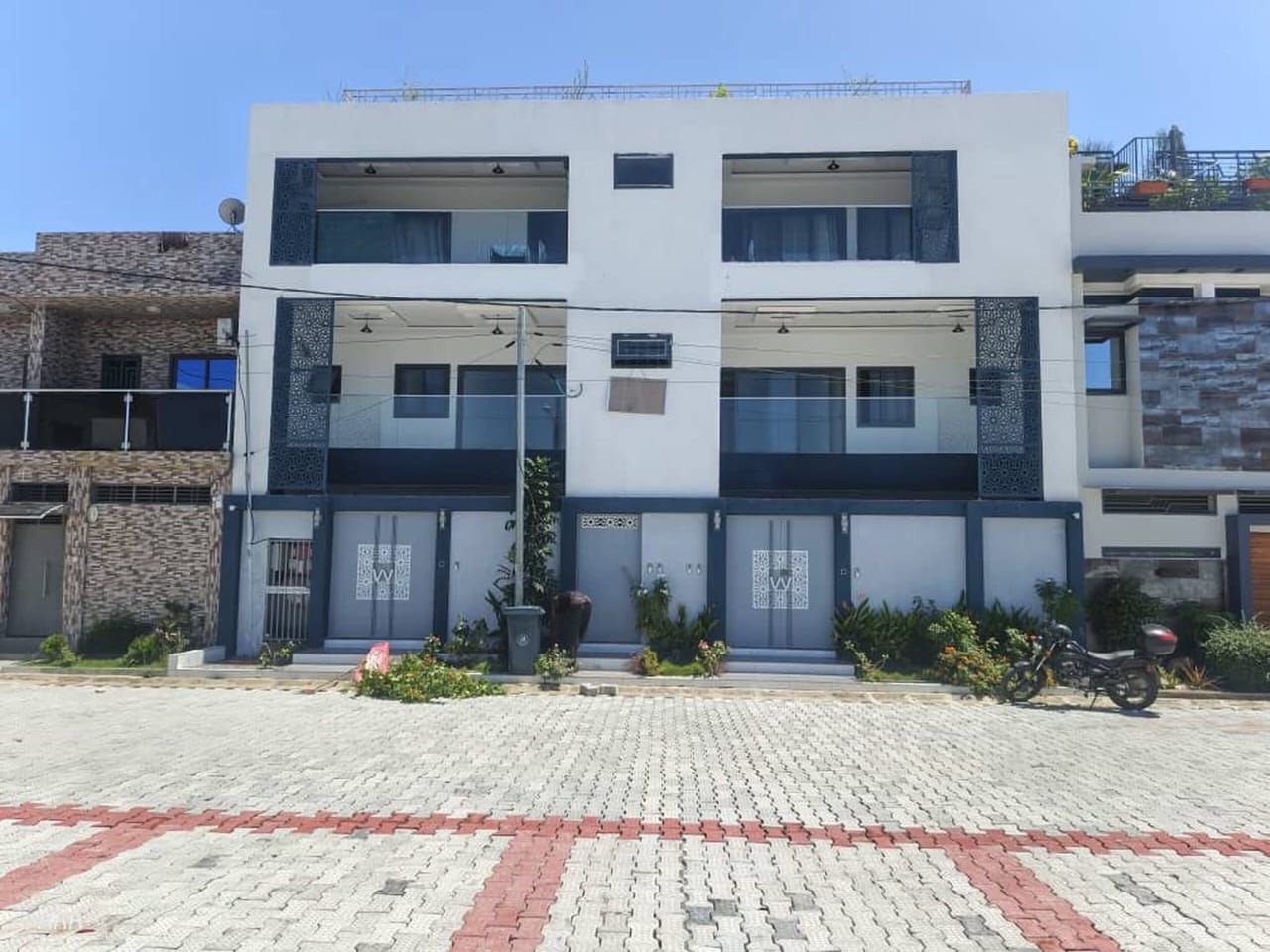 BEL APPARTEMENT HAUT STANDING DE (03)PIÈCES AU 1ER ÉTAGE