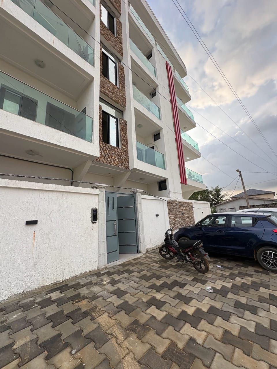 APPARTEMENT DE(03)PIÈCES DISPONIBLE AU 3ÈME ÉTAGE