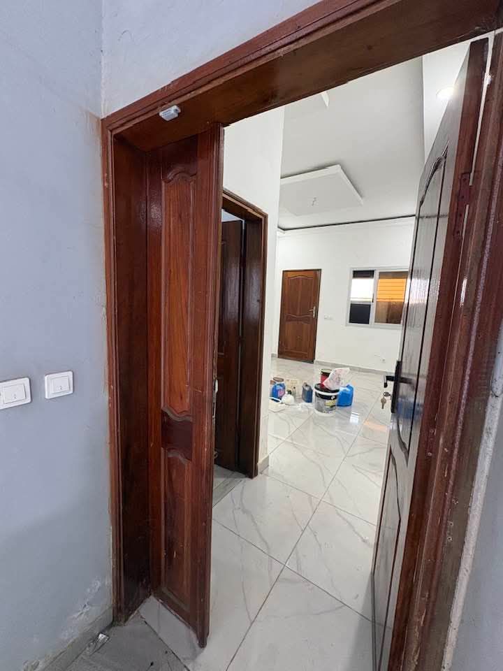 APPARTEMENT DE (02)PIÈCES DISPONIBLE AU REZ-DE-CHAUSSÉE