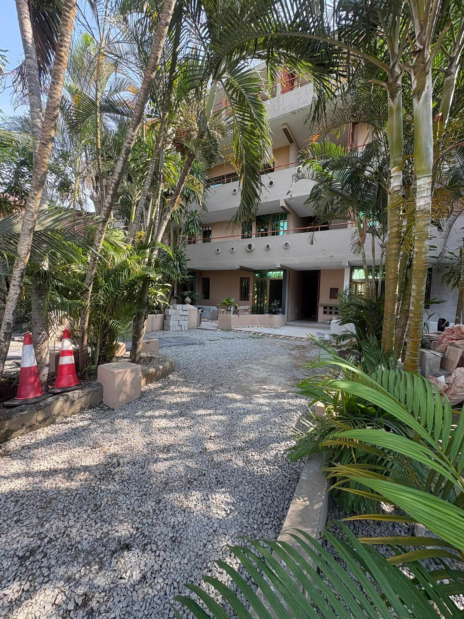 APPARTEMENT DE (03)PIÈCES AU 2ÈME ÉTAGE