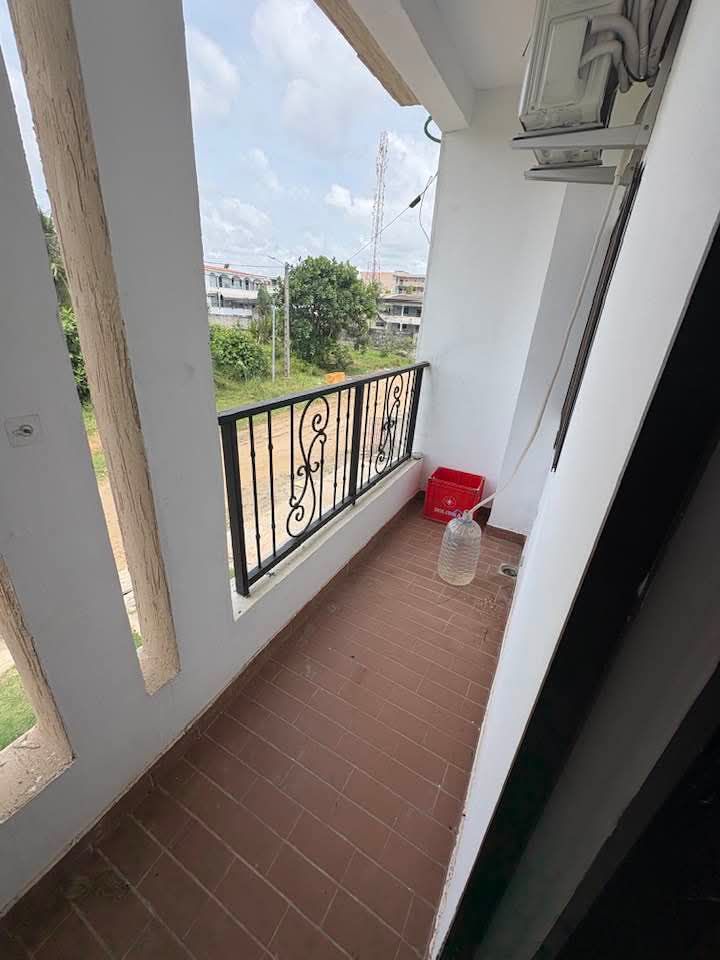 APPARTEMENT DE (02)PIÈCES AU 1ER ÉTAGE