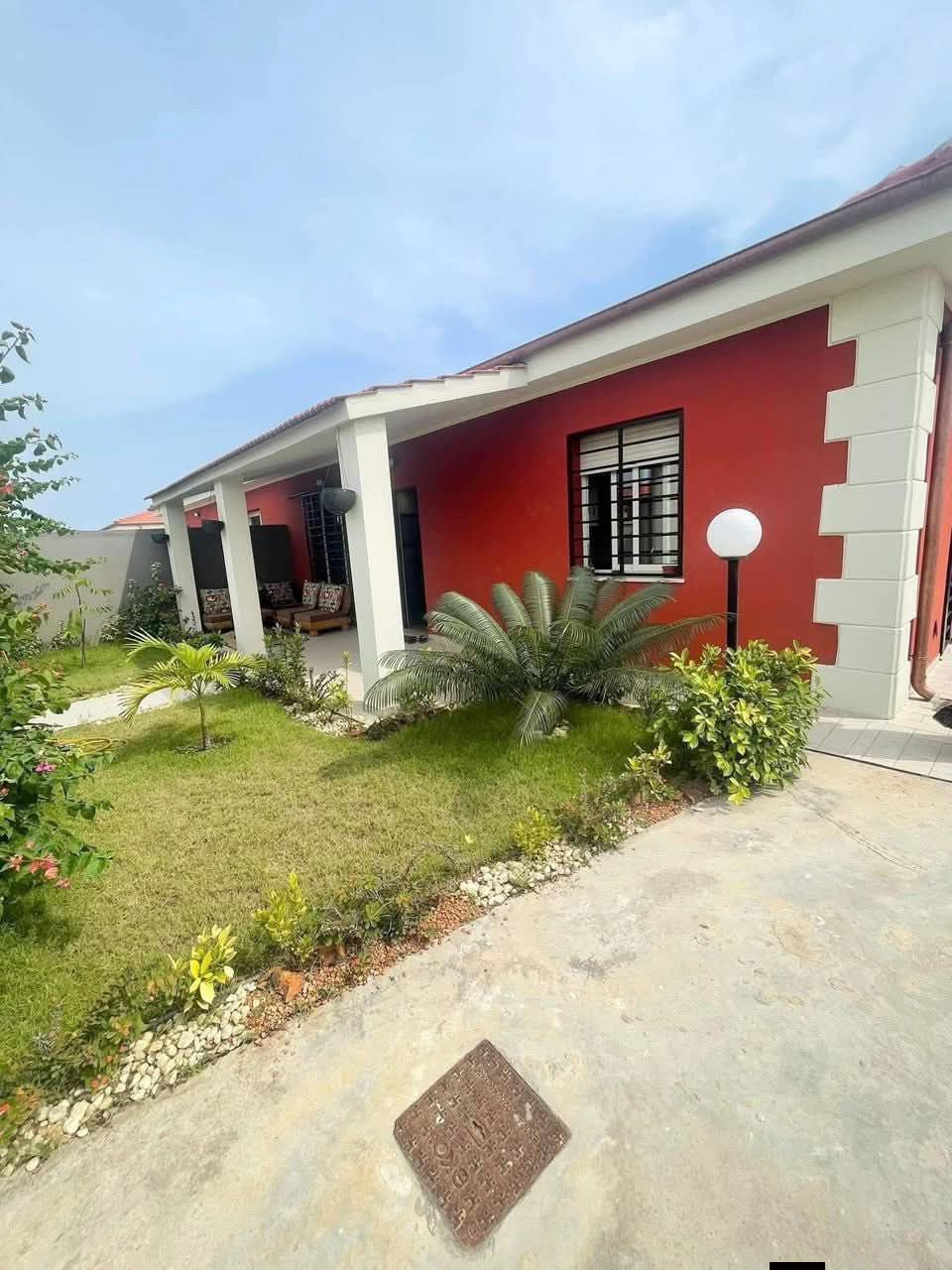 VILLA BASSE DE (4)PIÈCES DE HAUT STANDING ENTIÈREMENT MEUBLÉE AVEC UNE DÉPENDANCE