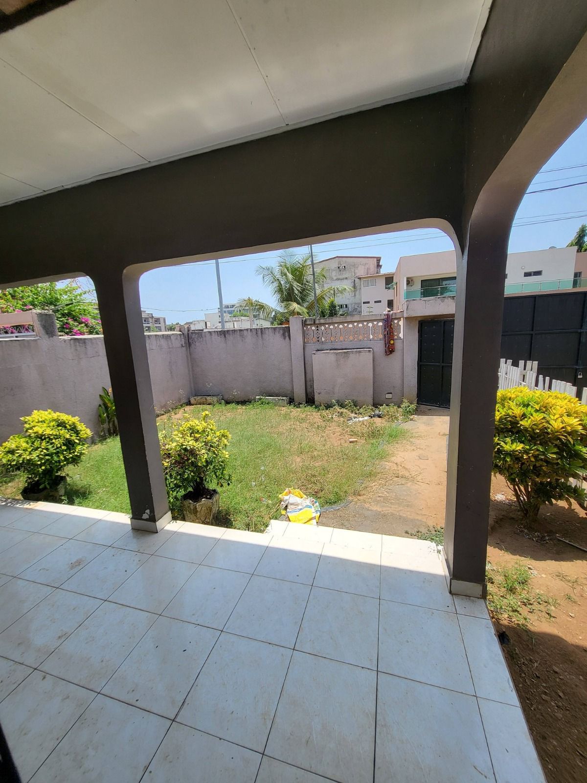 VILLA BASSE DE (04)PIECES À LOUER