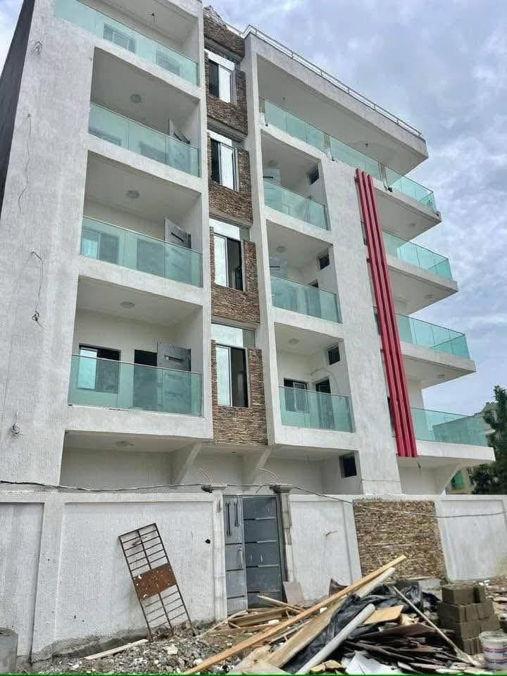 APPARTEMENT DE (2) PIÈCES AU REZ DE CHAUSSÉE À LOUER