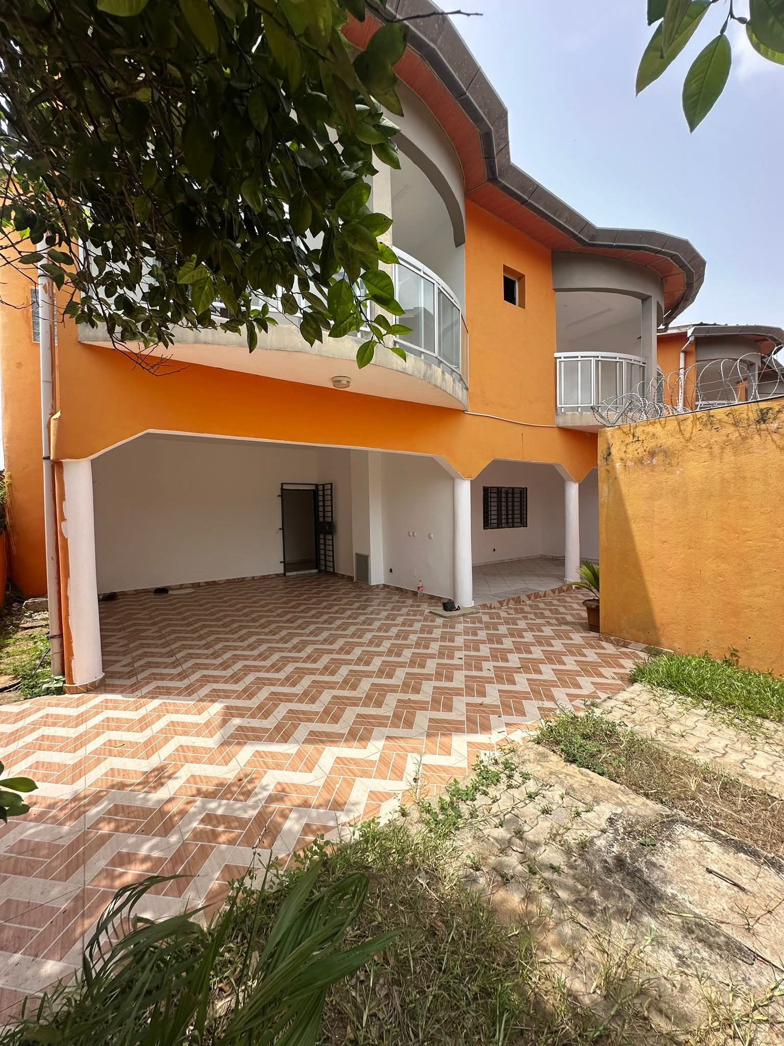 BELLE VILLA DUPLEX (7) PIECES À LOUER