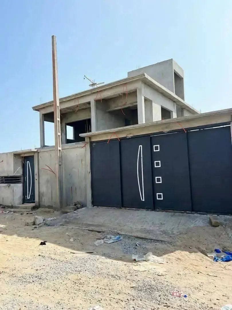 VILLA DUPLEX DE (07)PIÈCES EN VENTE