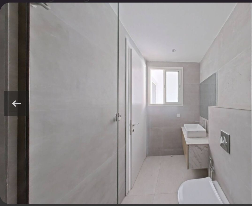 SUPERBE APPARTEMENT DE 05 PIÈCES EN LOCATION