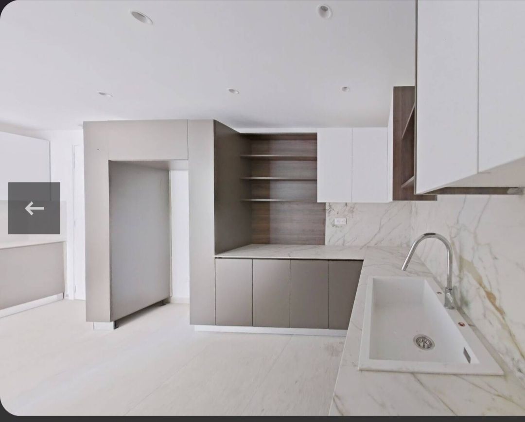 SUPERBE APPARTEMENT DE 05 PIÈCES EN LOCATION