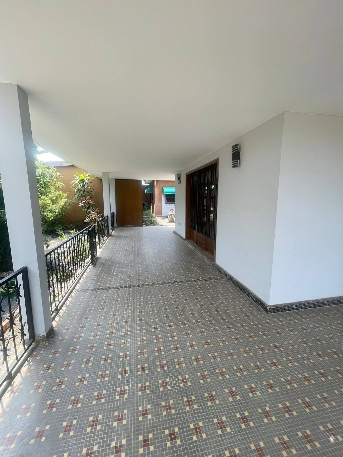 VILLA BASSE DE (4) PIÈCES AVEC 1 DÉPENDANCE  À LOUER