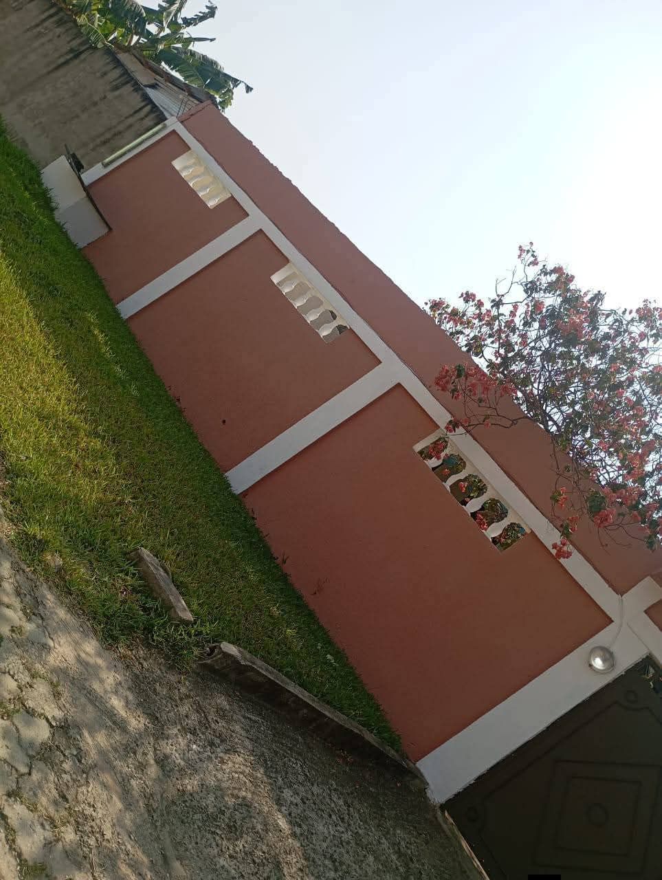 GRANDE VILLA BASSE À LOUER