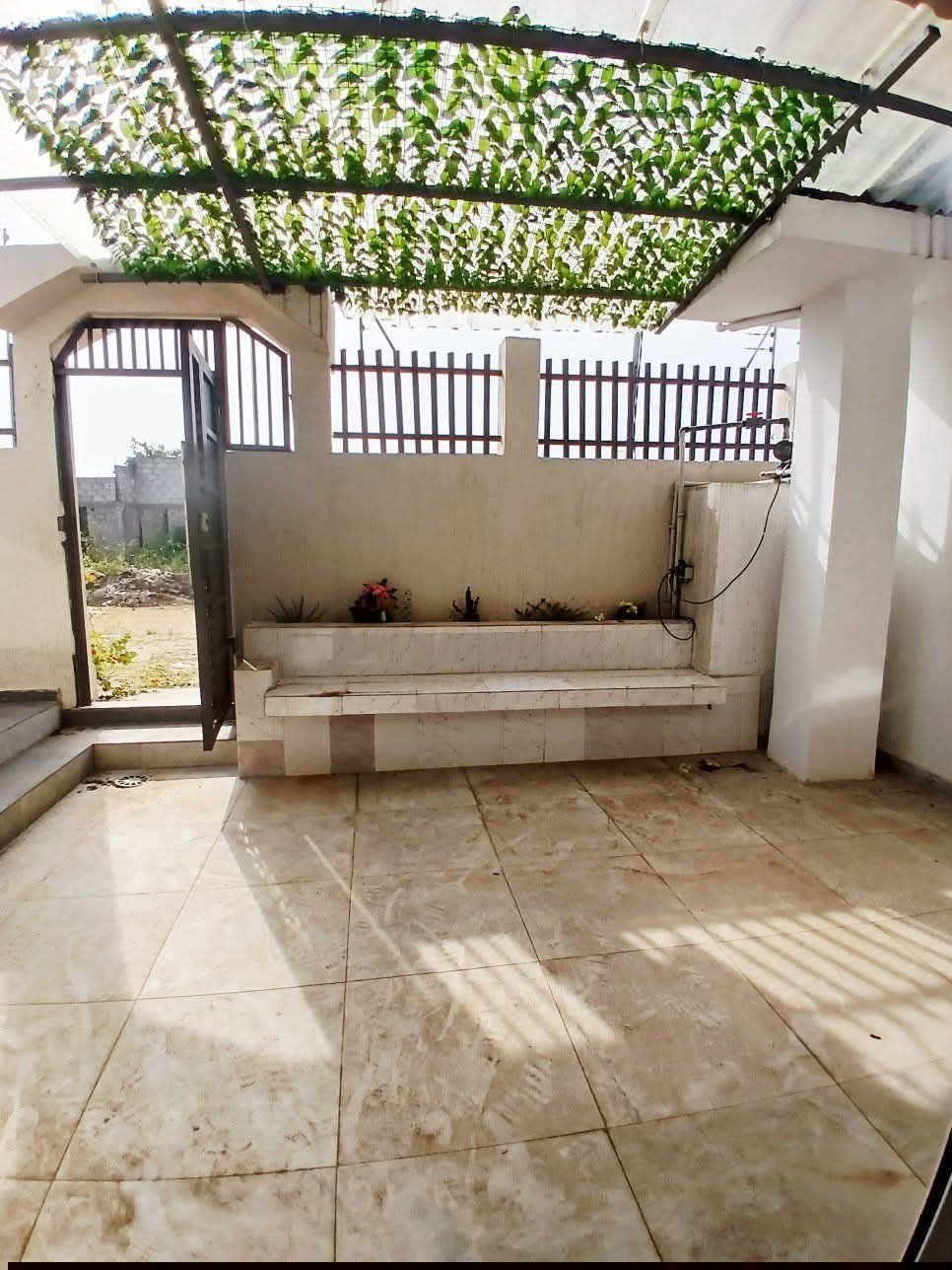 VILLA BASSE DE 4 PIÈCES À LOUER