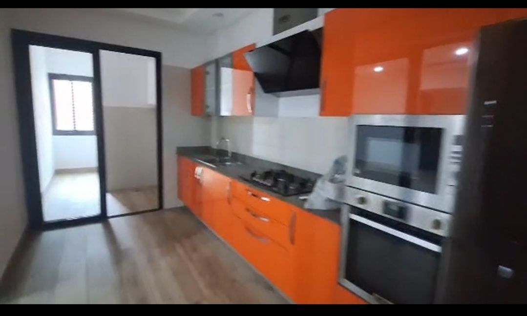 BEL APPARTEMENT DE 04 PIÈCES EN LOCATION