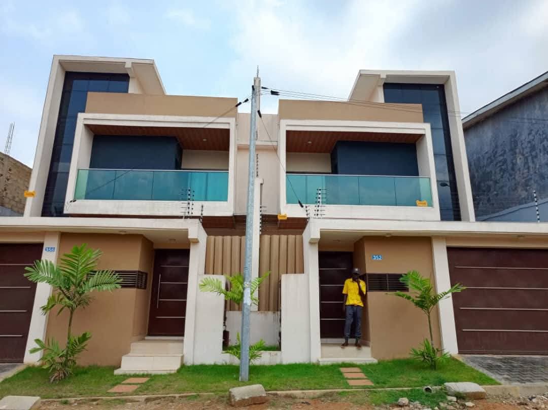 VILLA DUPLEX DE STANDING 7 PIÈCES AVEC DÉPENDANCE