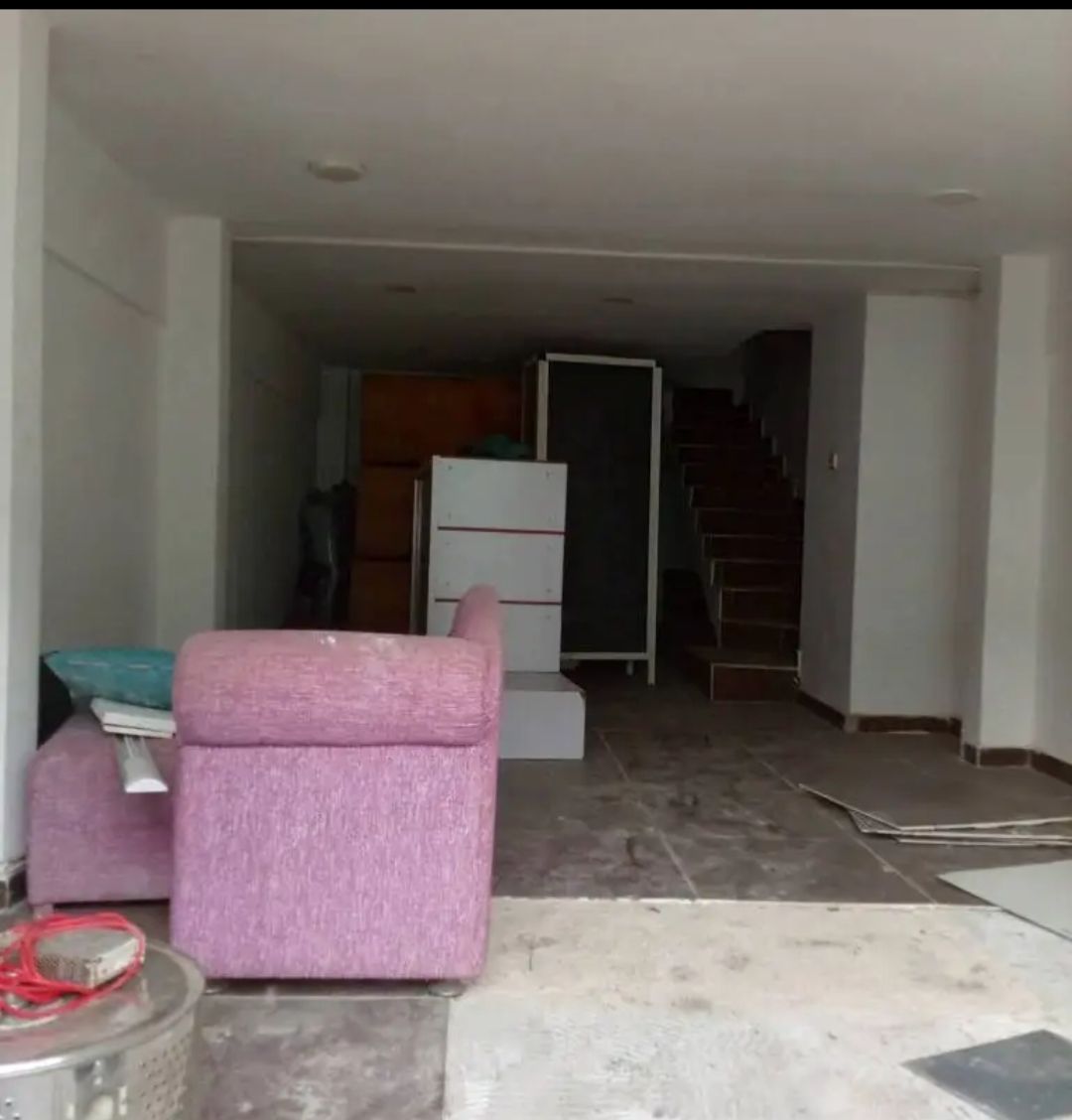 Grand magasin en mezzanine
