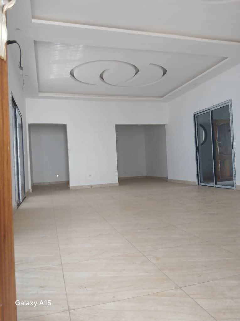 VILLA DUPLEX 6 PIÈCES À LOUER