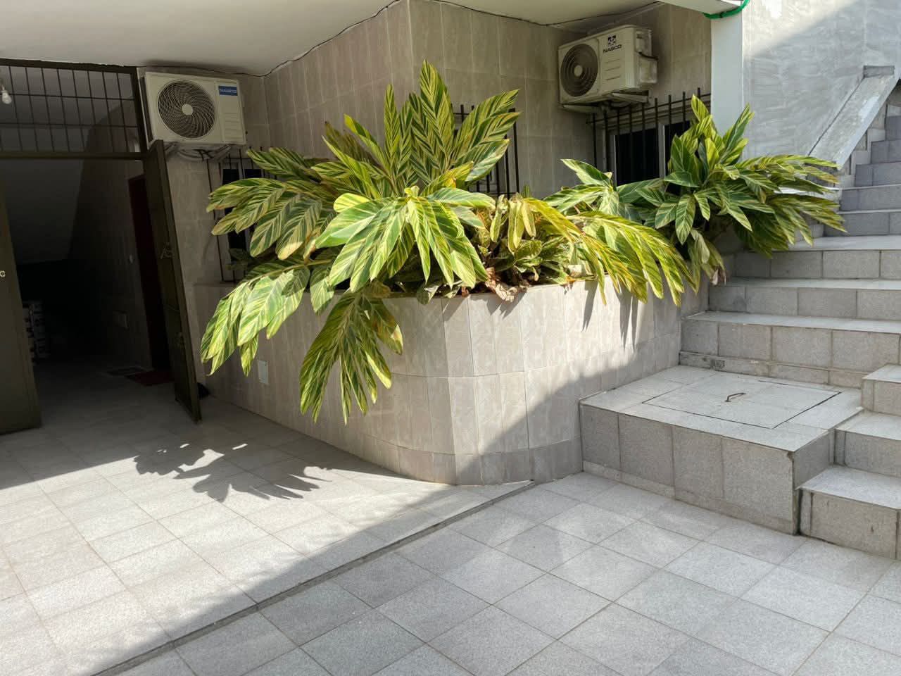 BEL APPARTEMENT DE 5 PIÈCES À LOUER