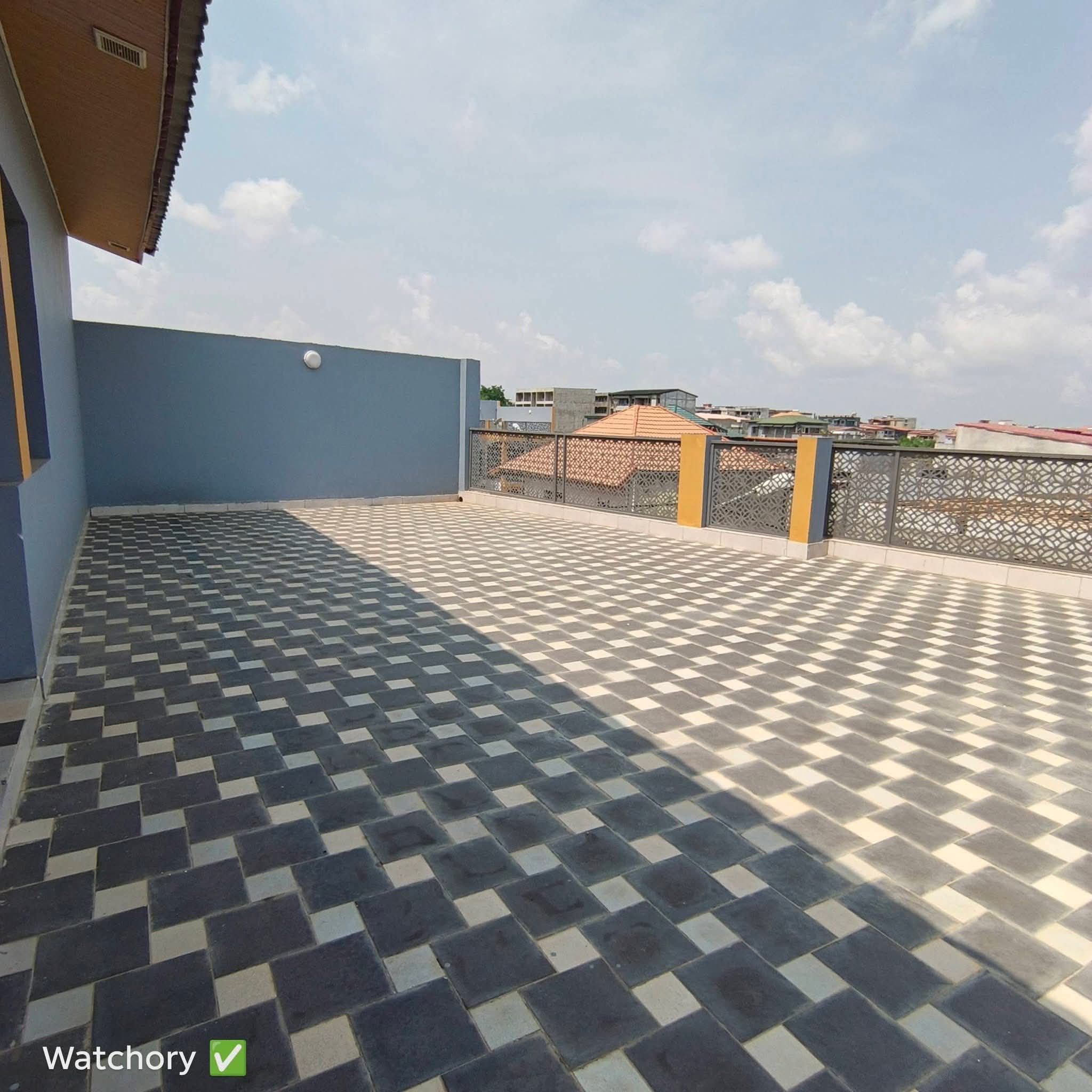 Belle villa triplex plex en location