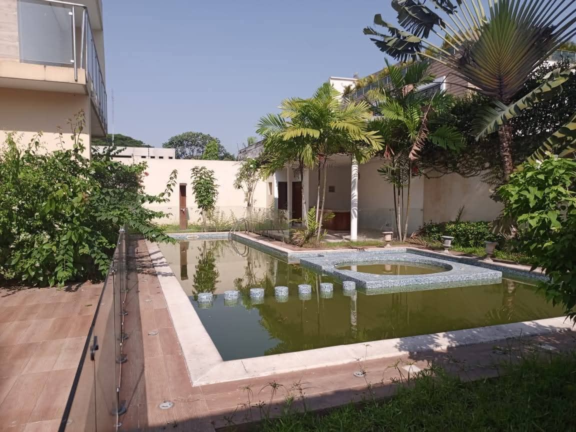 SUPERBE VILLA DUPLEX DE 06 PIÈCES EN LOCATION