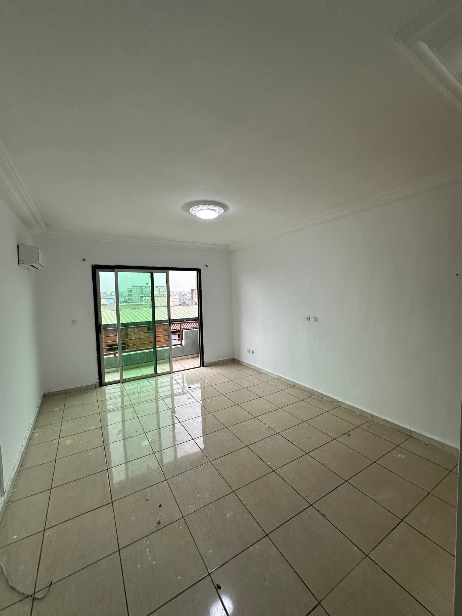 BEL APPARTEMENT 3 PIÈCES À LOUER