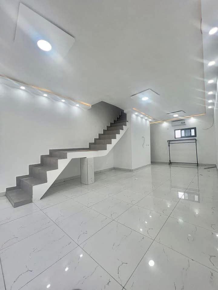 Bel appartement en mezzanine, nouvelle construction