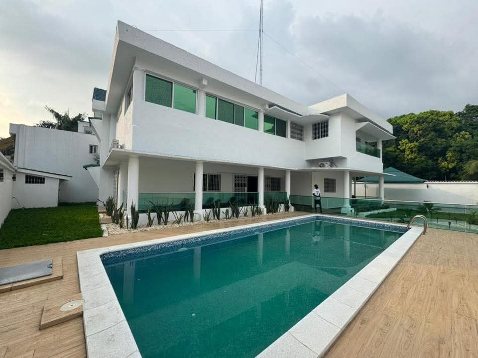 VILLA DUPLEX 10 PIÈCES À LOUER
