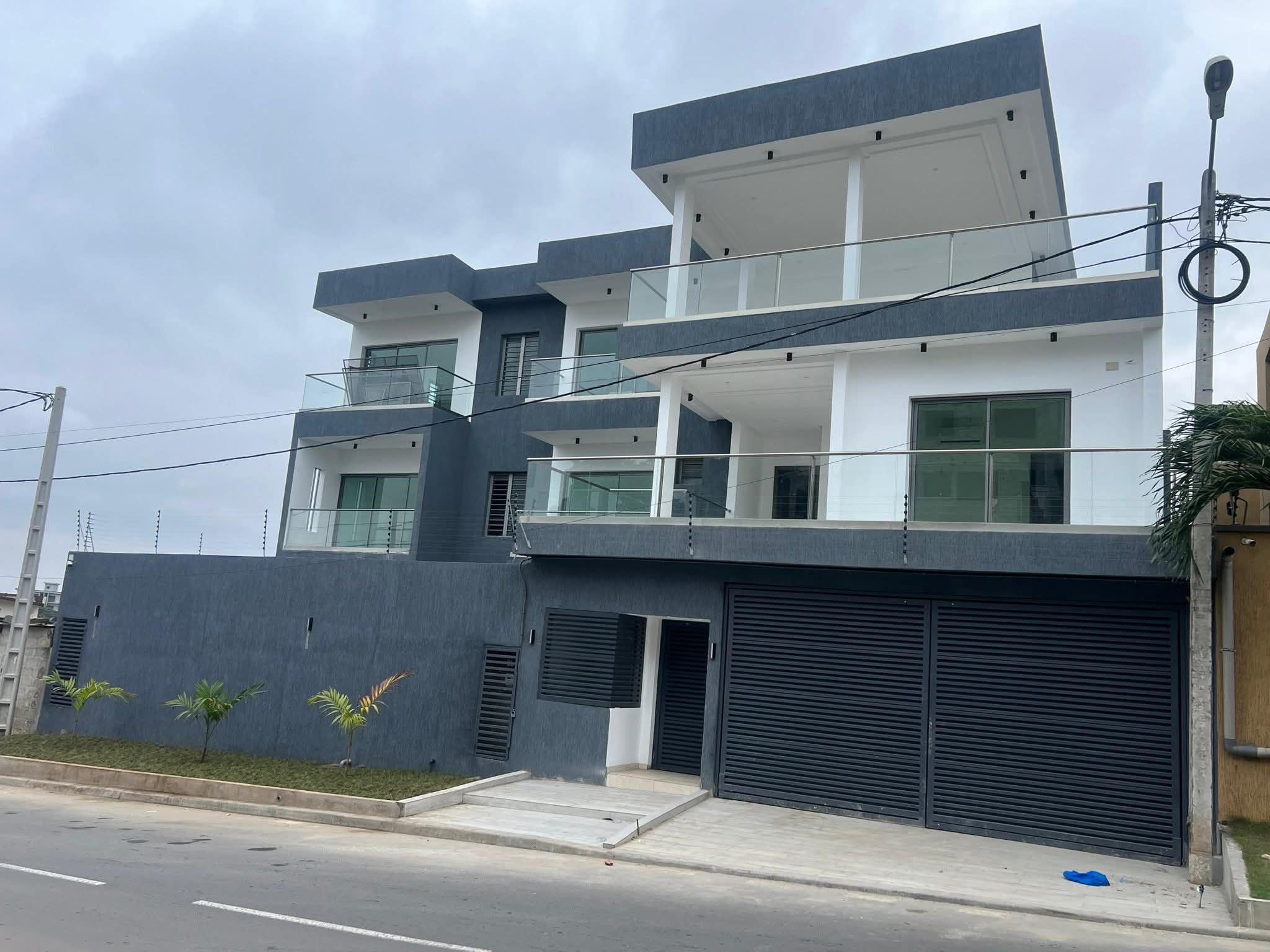 VILLA TRIPLEX EN LOCATION