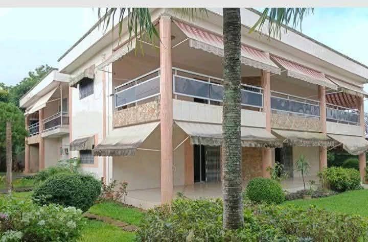 VILLA DUPLEX HAUT STANDING DE 10 PIÈCES EN LOCATION