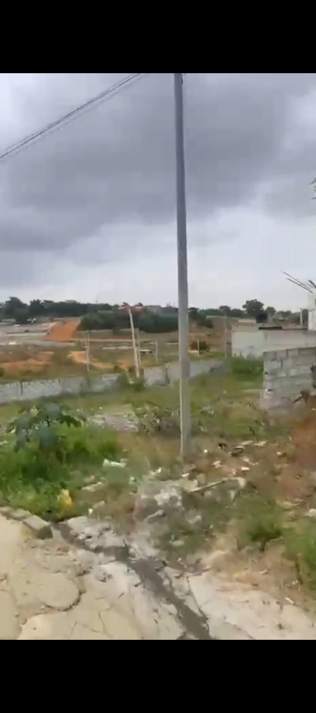 BEAU TERRAIN DE 742M2 EN VENTE