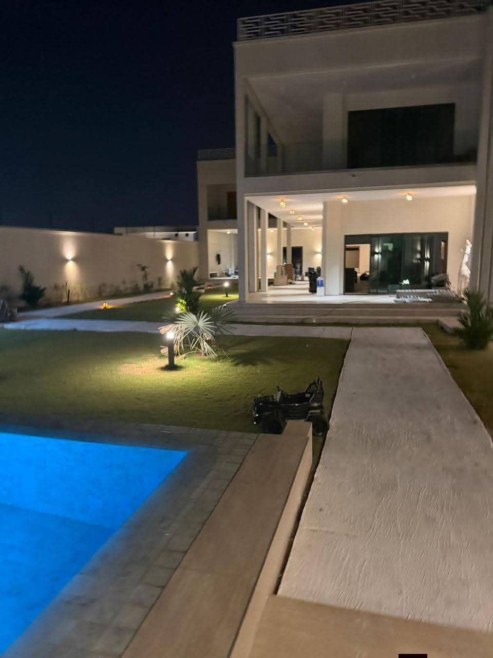 VILLA NEUVE DE 13 PIÈCES EN VENTE