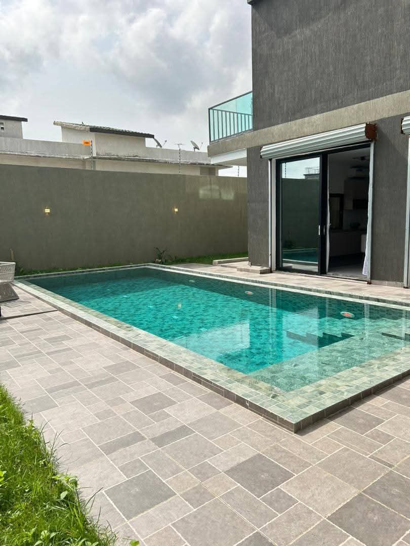 VILLA TRIPLEX 9 PIÈCES À LOUER