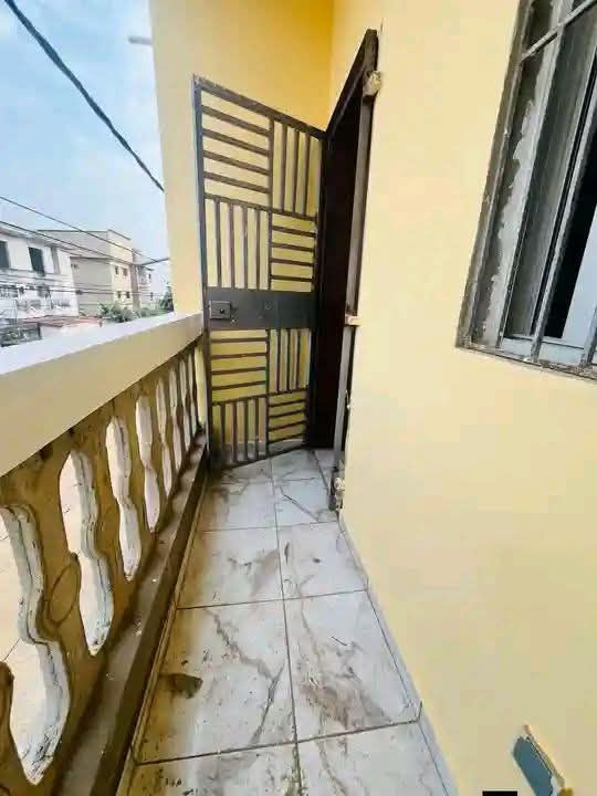 Beau studio au 1er étage