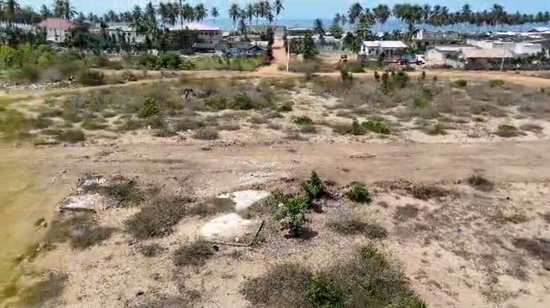 2ha à Mondoukou - à 300m de l’océan