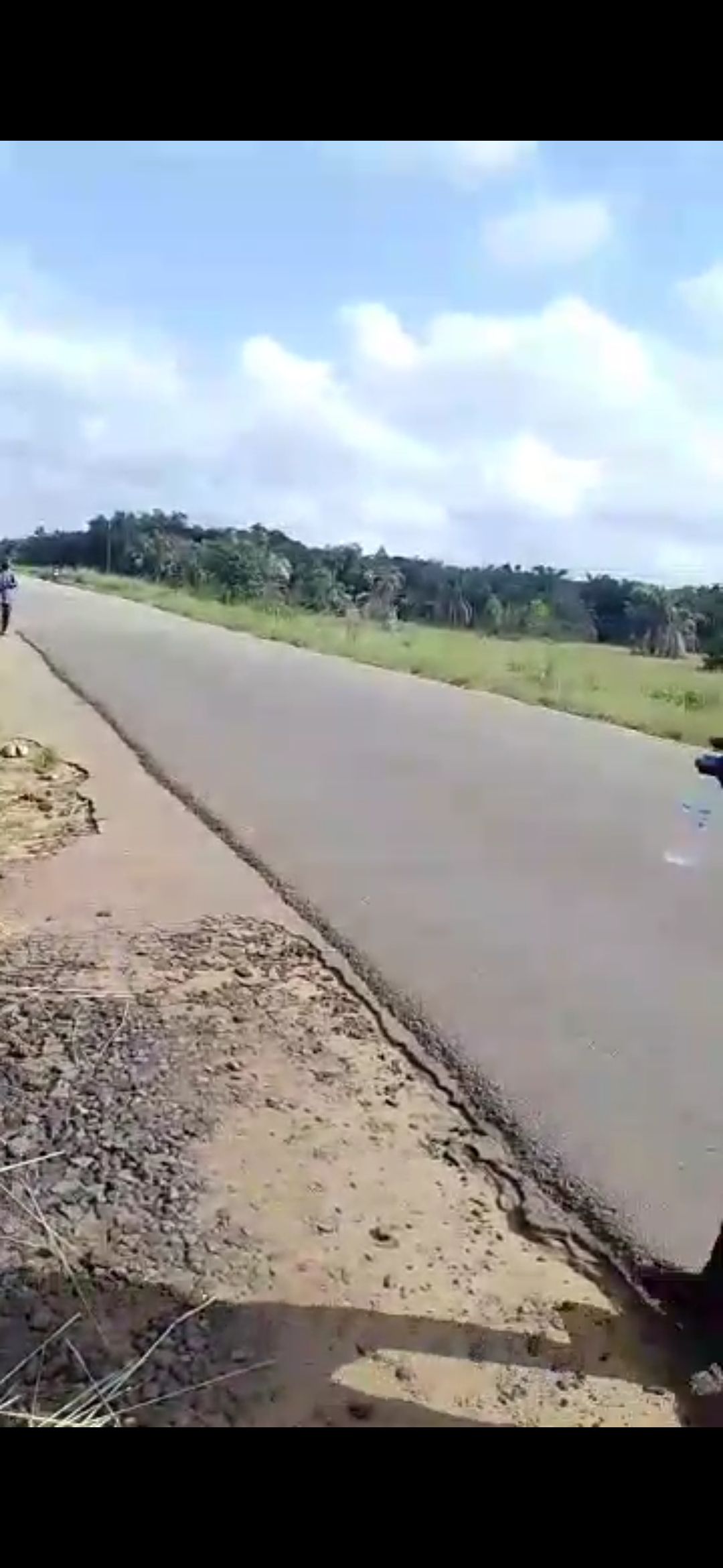 100 ha À 1 KILOMÈTRE
 ROND POINT ASSOINDÉ NOUVELLE AUTOROUTE MOHAMÉ  ASSINIE