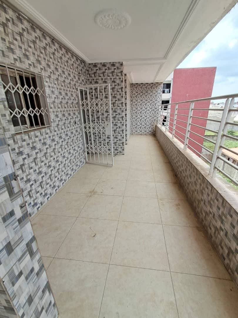 Grand appartement 3 pièces au 3e étage