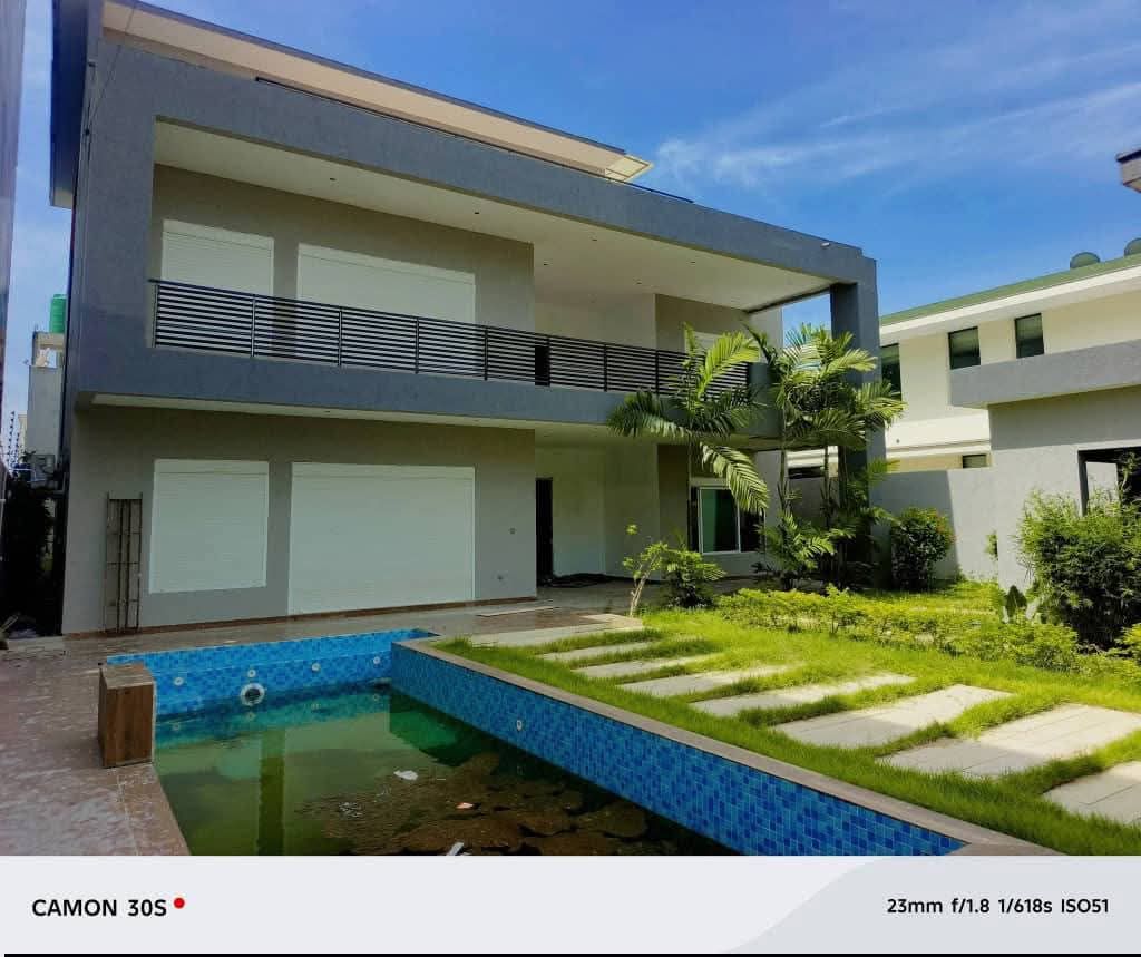 VILLA TRIPLEX 8 PIÈCES À LOUER