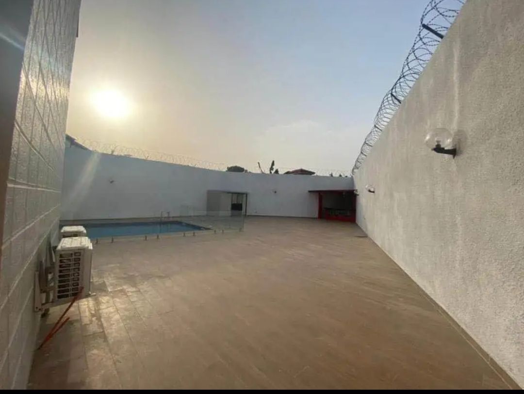 MAGNIFIQUE TRIPLEX À LOUER 11 PIÈCES