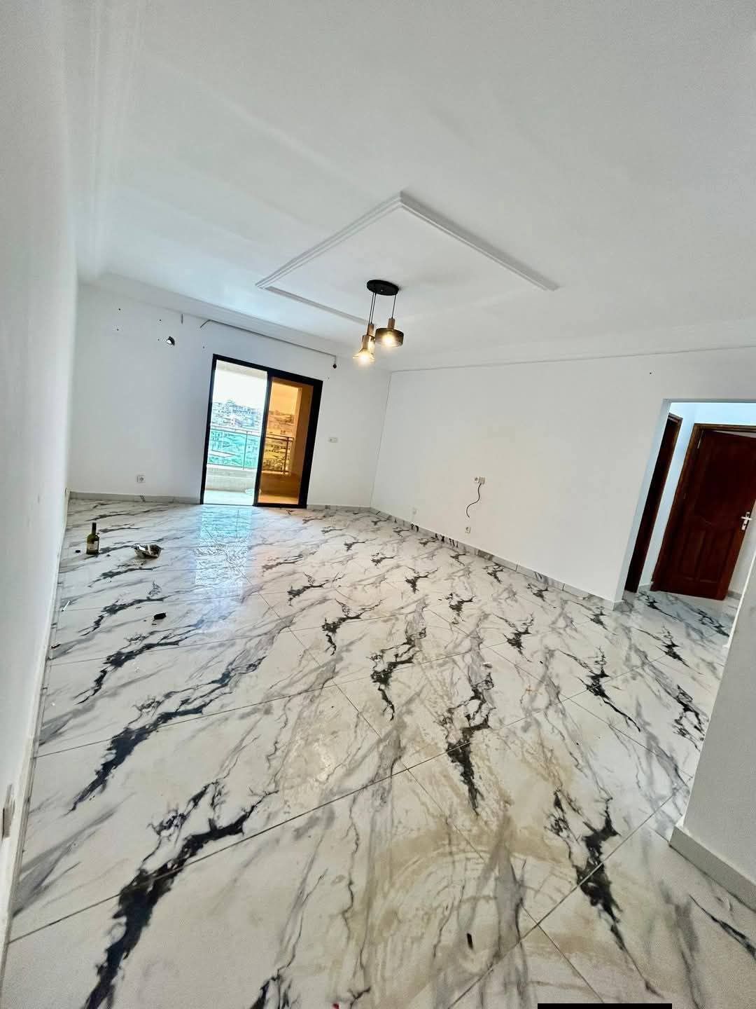 LOCATION D'UN APPARTEMENT DE 3 PIÈCES