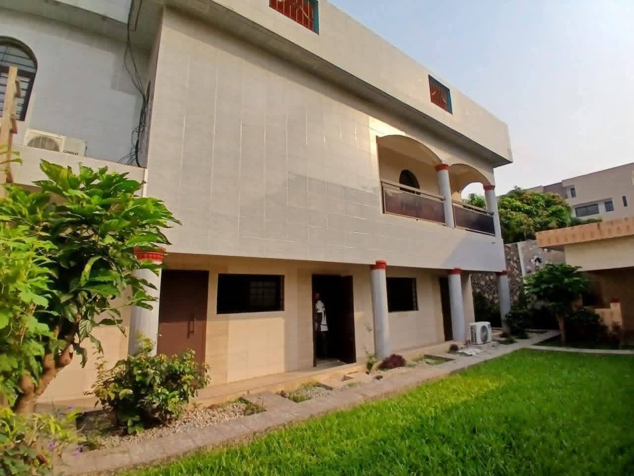 VILLA DUPLEX 12 PIÈCES EN LOCATION