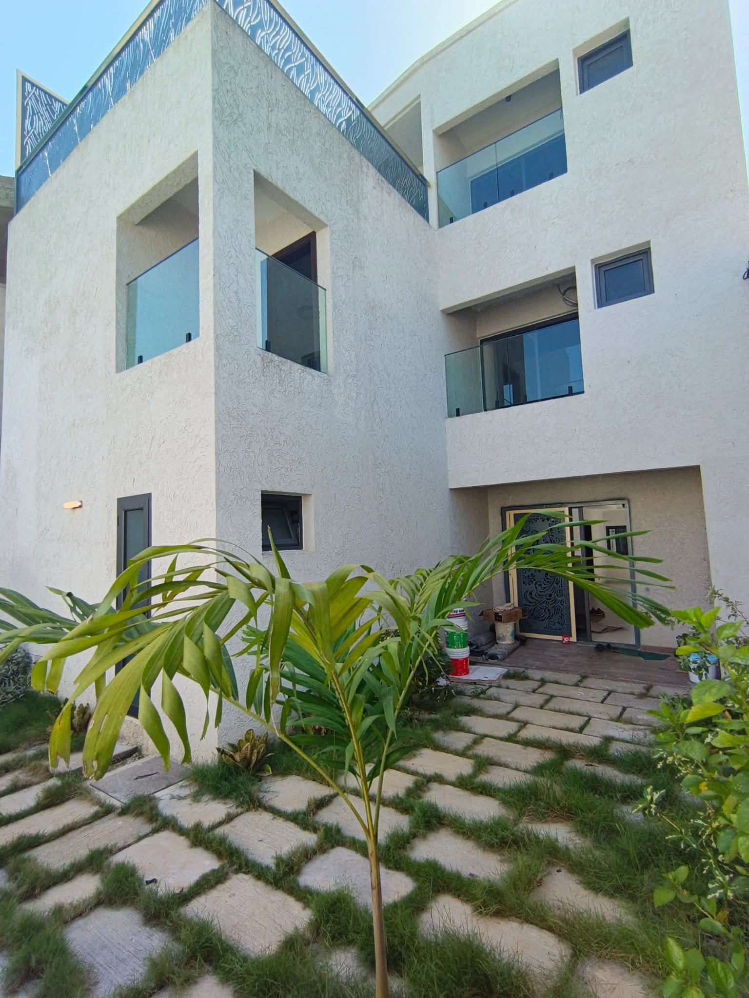 VILLA TRIPLEX 8 PIÈCES EN VENTE