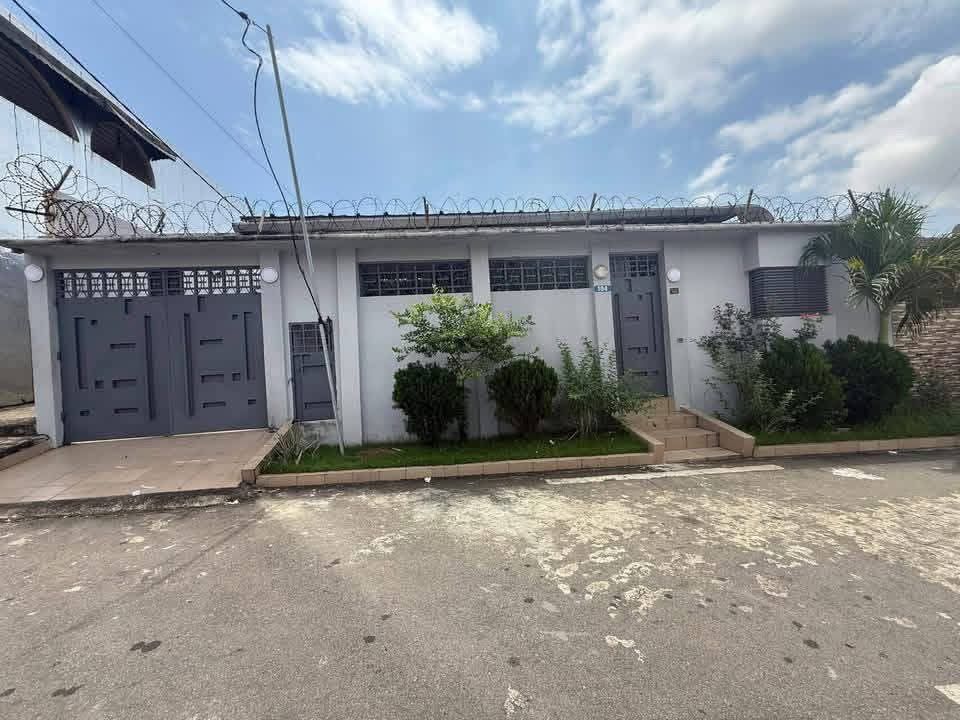 VILLA BASSE DE 4 PIÈCES EN LOCATION