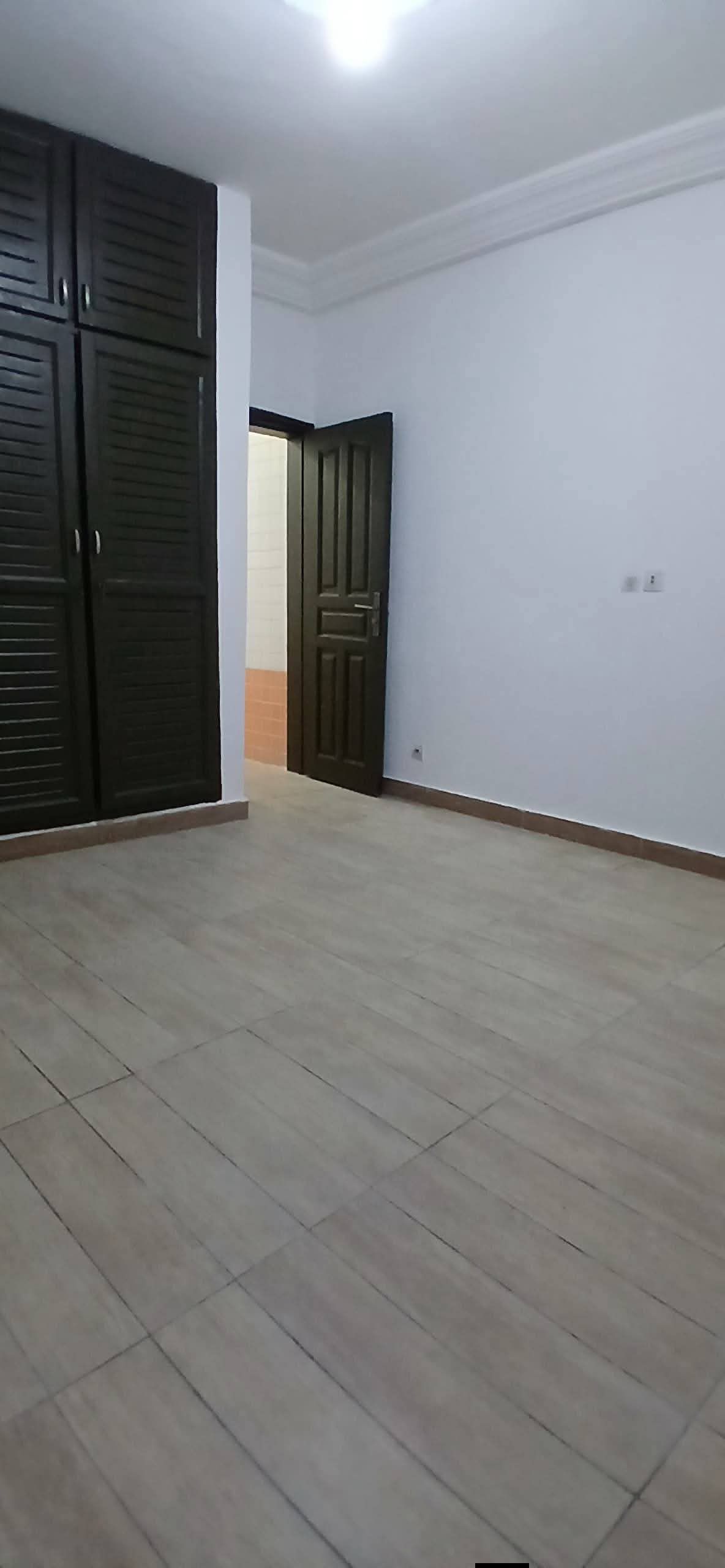 Studio au 1er étage