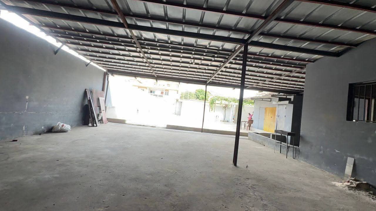 Entrepôt 400 m2