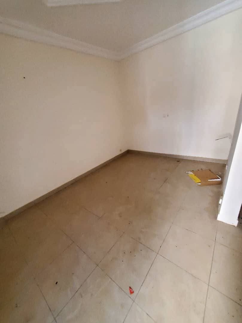 Grand studio au rez-de-chaussée