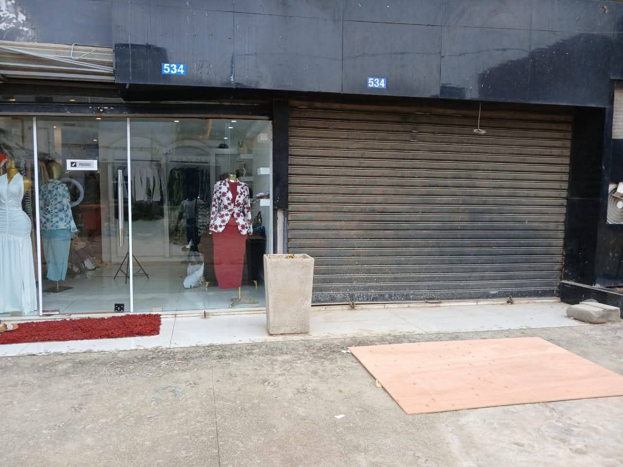 GRAND MAGASIN EN MEZZANINE À LOUER