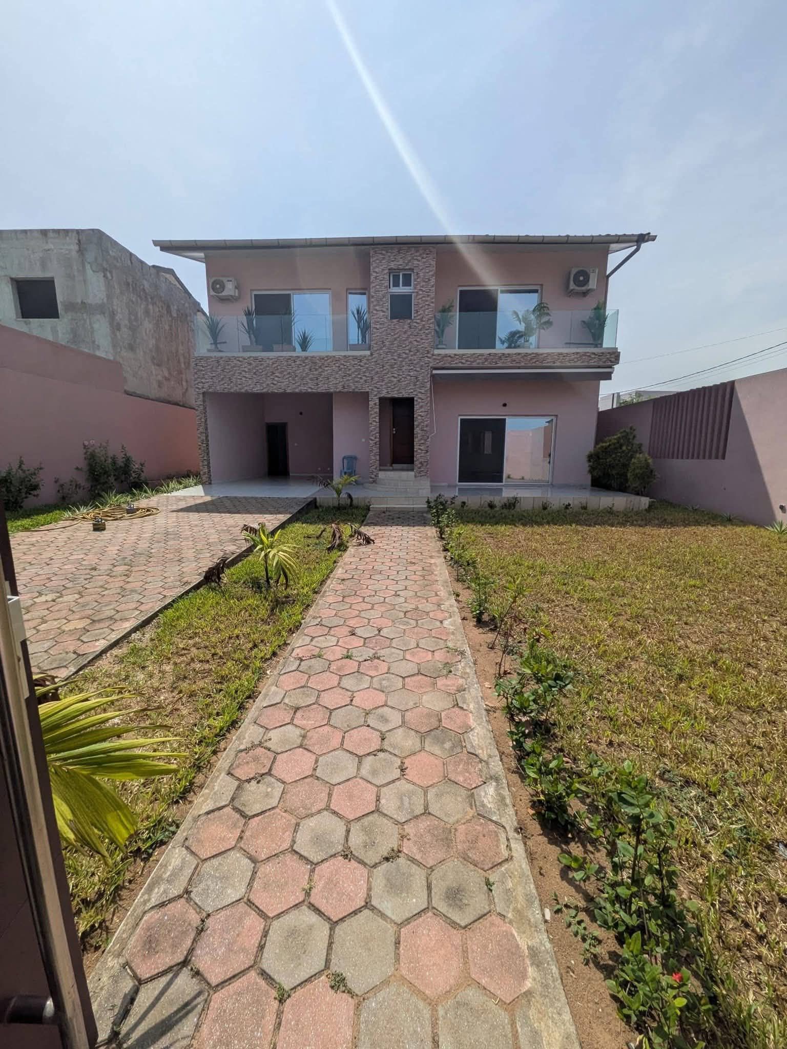 Belle villa duplex en location